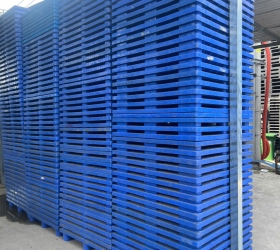 Pallet nhựa giá rẻ Tân Uyên